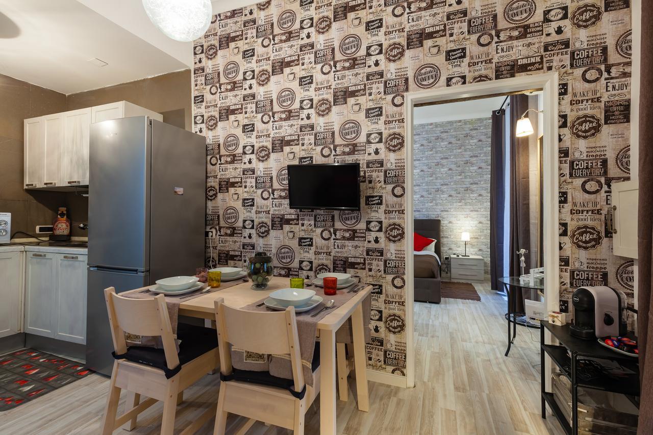 Borgo S. Antonio Abate I - Bh 89 Naples