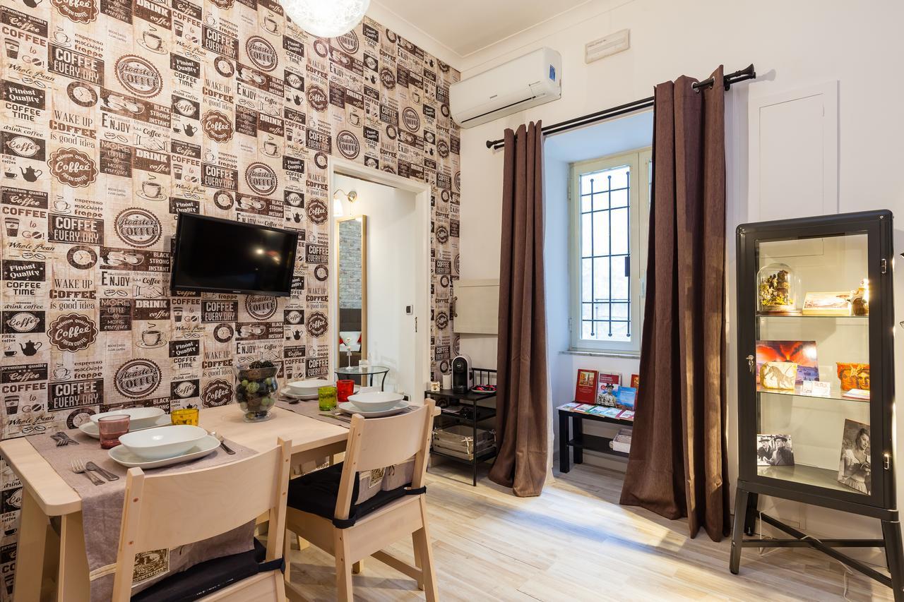 Borgo S. Antonio Abate I - Bh 89 Naples